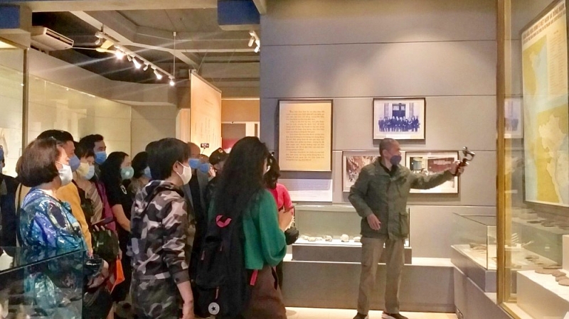 Du lịch bền vững bằng hình thức xe tự lái từ Hà Nội đến miền Tây Bắc Hà Nội là điểm khởi đầu của chương trình du lịch bền vững bằng xe tự lái qua miền Tây Bắc