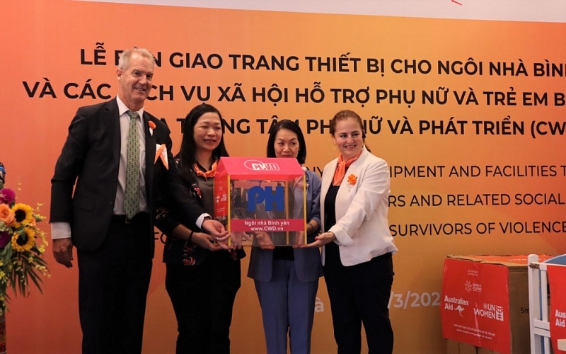 UN Women nâng cấp trang thiết bị và chất lượng dịch vụ hỗ trợ nạn nhân của bạo lực giới UN Women nâng cấp trang thiết bị và chất lượng dịch vụ hỗ trợ nạn nhân của bạo lực giới