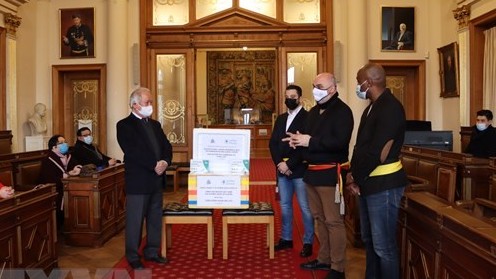 Người Việt được quan chức Bỉ ca ngợi vì đóng góp chống dịch Covid-19