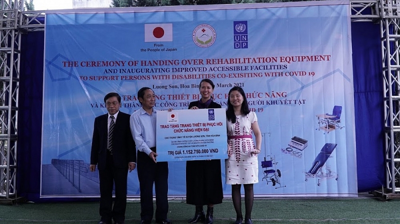 Hỗ trợ người khuyết tật chung sống an toàn cùng Covid-19 Hỗ trợ người khuyết tật chung sống an toàn cùng Covid-19