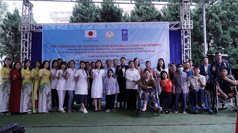 Hỗ trợ người khuyết tật chung sống an toàn cùng Covid-19 Hỗ trợ người khuyết tật chung sống an toàn cùng Covid-19