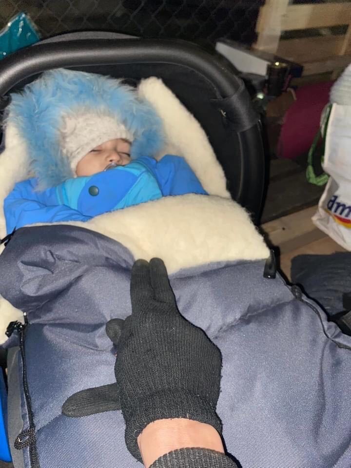 Trợ giúp người tị nạn từ Ukraine: Những hình ảnh đẹp về người Việt ở Slovakia