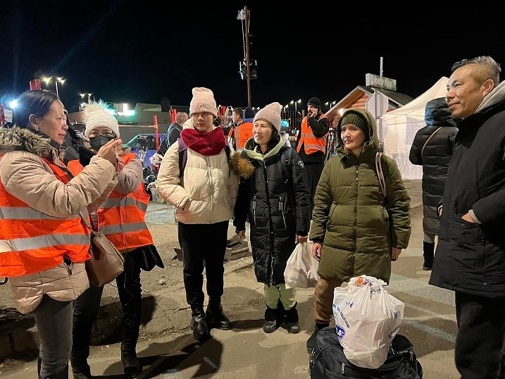 Đại sứ Nguyễn Tuấn và nỗi trăn trở làm sao có thể giúp nhiều hơn đồng bào Việt Nam tại Ukraine gặp nạn