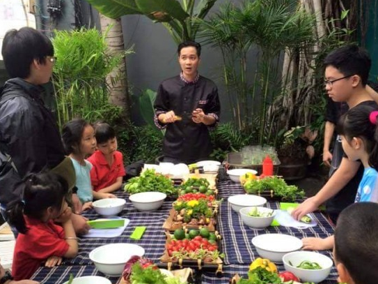 Vua đầu bếp truyền đam mê nấu ăn cho trẻ em