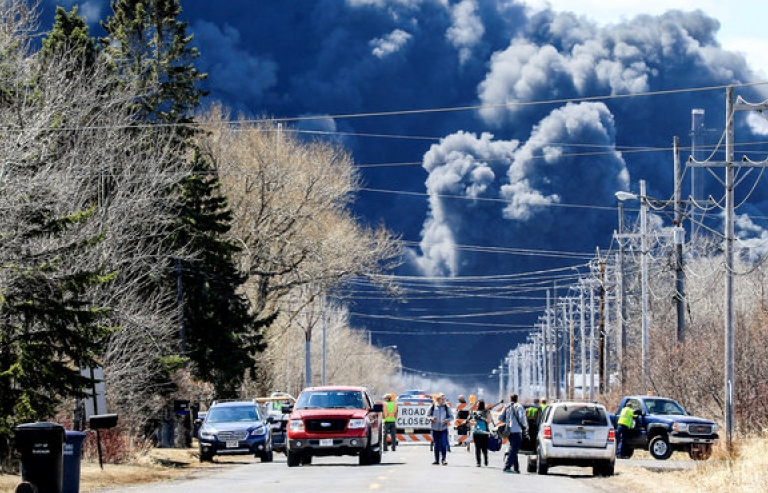 Nguy cơ với người dân sau vụ nổ nhà máy lọc dầu ở Mỹ