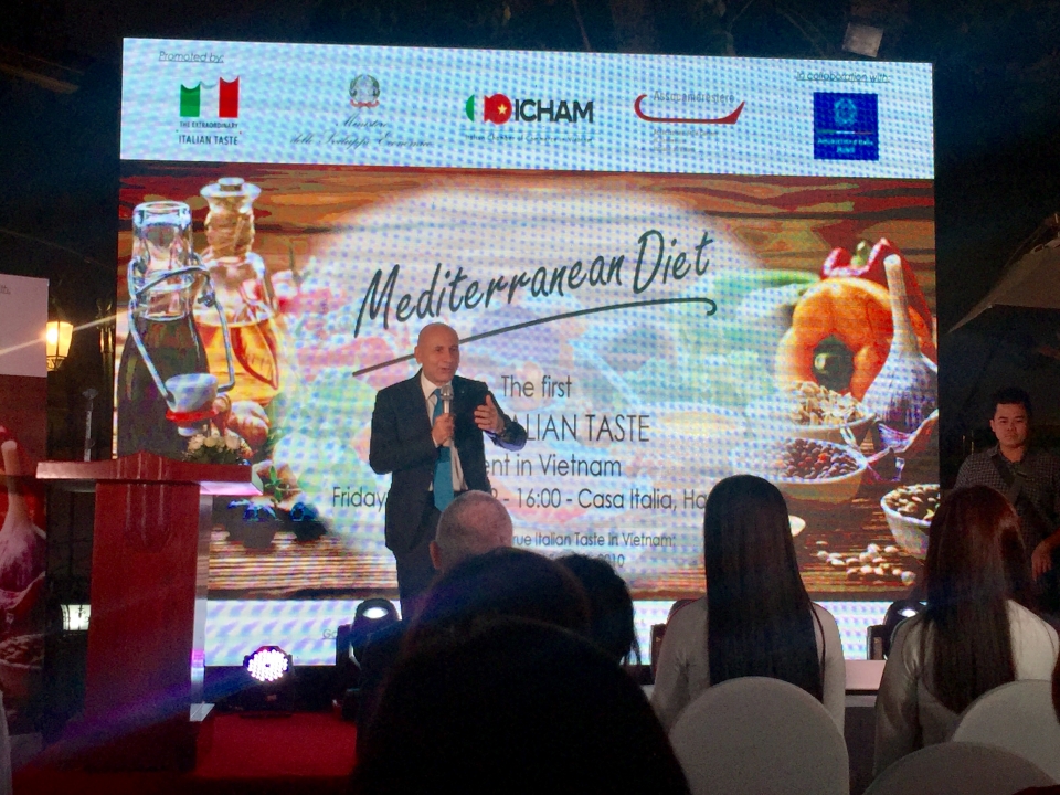 Hoa hậu Ngọc Hân là Đại sứ chương trình “True Italian Taste - Chế độ ăn Địa Trung Hải” khong gian am thuc dich thuc o ngoi nha italy tai ha noi