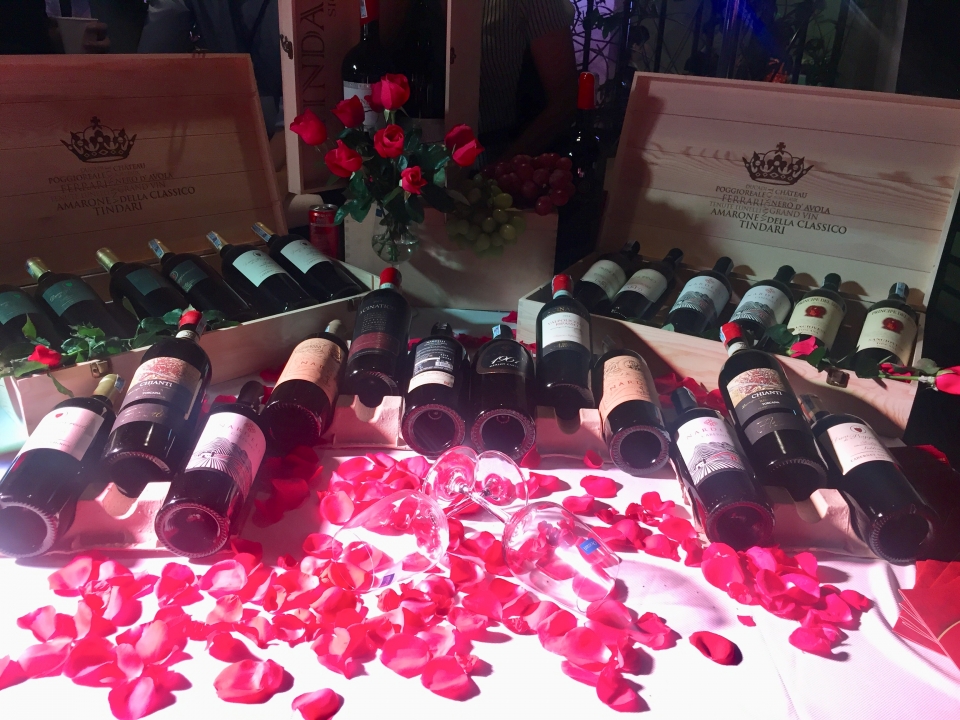 Hoa hậu Ngọc Hân là Đại sứ chương trình “True Italian Taste - Chế độ ăn Địa Trung Hải” khong gian am thuc dich thuc o ngoi nha italy tai ha noi