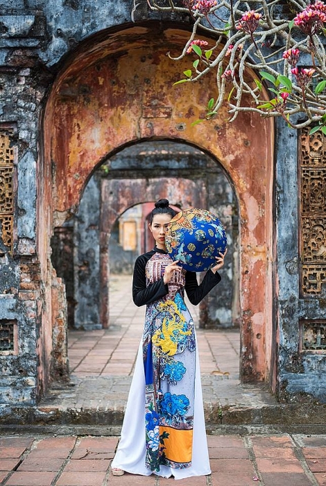 chiem nguong bo suu tap ao dai lay cam hung tu my thuat trieu nguyen