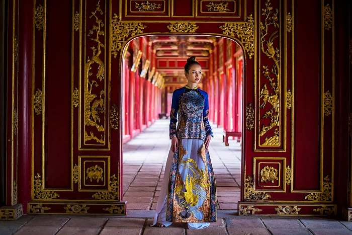 chiem nguong bo suu tap ao dai lay cam hung tu my thuat trieu nguyen