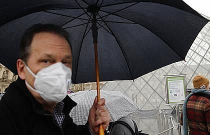 WHO khuyến khích dùng khẩu trang để hạn chế lây lan dịch Covid-19