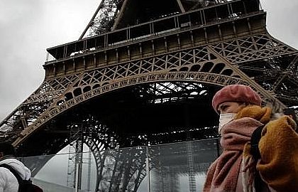 Người Việt Nam tại Pháp ủng hộ chống dịch Covid-19