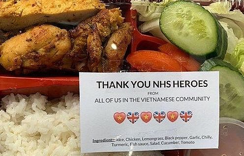 Người Việt chia sẻ khó khăn với ngành y tế Anh