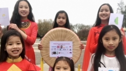 Trẻ em người Việt tại Anh và phong trào làm thiệp gửi tặng các viện dưỡng lão