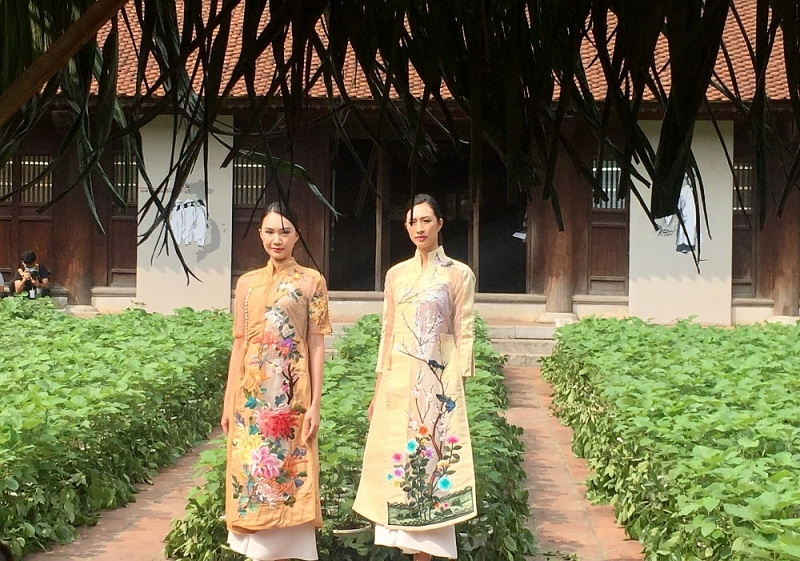 Khi áo dài Việt Nam mang tinh thần hội nhập