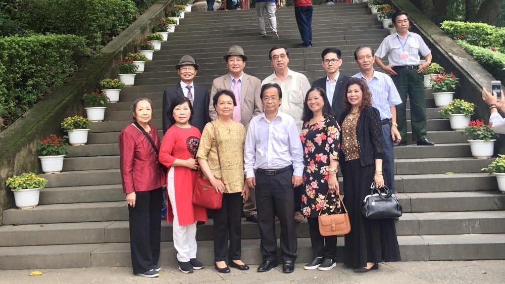 Kiều bào dâng hương tưởng nhớ, tri ân các Vua Hùng