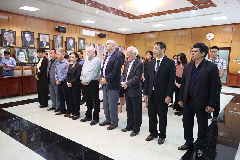 Tưởng niệm nhà hoạt động hòa bình Rennie Davis – một người bạn thủy chung của Việt Nam