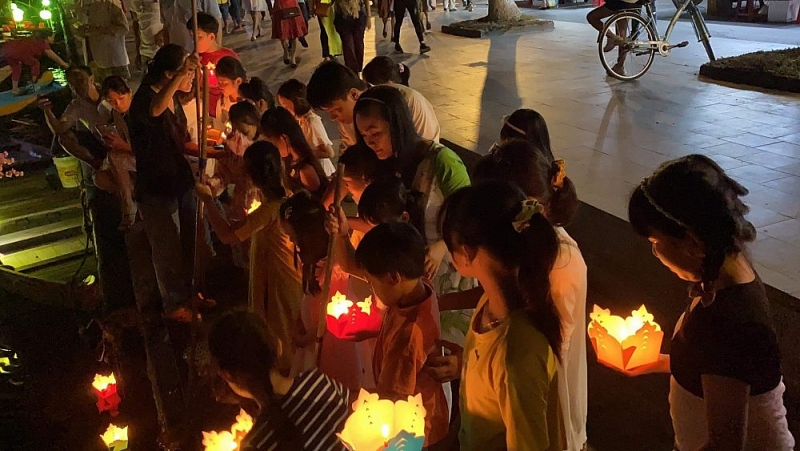 Se Sẽ Chứ 2021: Tuần thơ đặc biệt đã được phủ sóng khắp Việt Nam Se Sẽ Chứ 2021: Tuần thơ đặc biệt đã được phủ sóng khắp Việt Nam