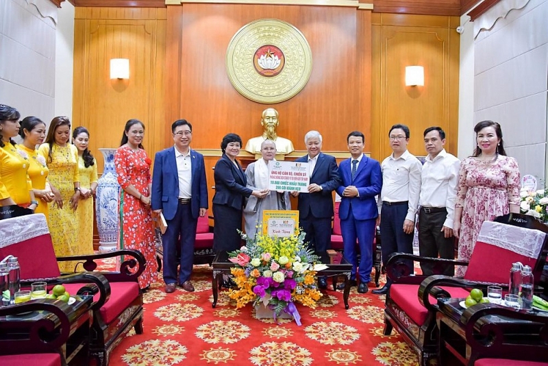 Phật tử Việt Nam tại Hàn Quốc động viên tinh thần cán bộ, chiến sĩ phòng chống Covid-19 tại biên giới Tây Nam Phật tử Việt Nam tại Hàn Quốc động viên tinh thần cán bộ, chiến sĩ phòng chống Covid-19 tại biên giới Tây Nam