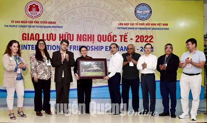 Giao lưu hữu nghị quốc tế tại quê hương Tân Trào