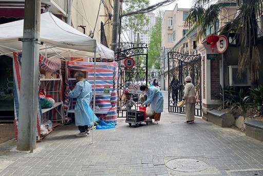 Trung Quốc: Nhiều thành phố 'phong tỏa linh động' nhằm ngăn chặn biến thể Omicron Trung Quốc: Nhiều thành phố 'phong tỏa linh động' nhằm ngăn chặn biến thể Omicron