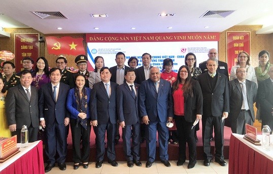 Dấu ấn tình hữu nghị Việt Nam-Cuba qua từng trang sách Dấu ấn tình hữu nghị Việt Nam-Cuba qua từng trang sách