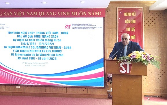 Dấu ấn tình hữu nghị Việt Nam-Cuba qua từng trang sách Dấu ấn tình hữu nghị Việt Nam-Cuba qua từng trang sách