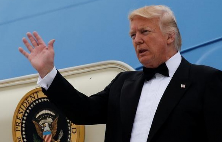 Tổng thống Mỹ ký ban hành dự luật ngân sách liên bang