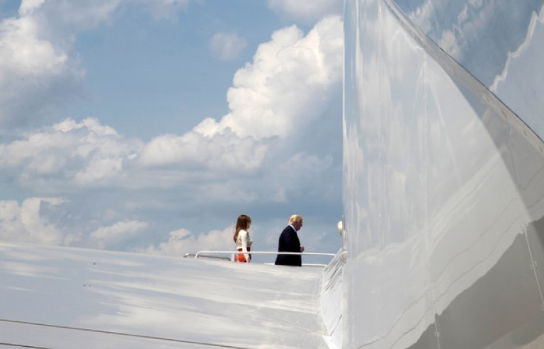 Tổng thống Mỹ bắt đầu chuyến công du nước ngoài đầu tiên