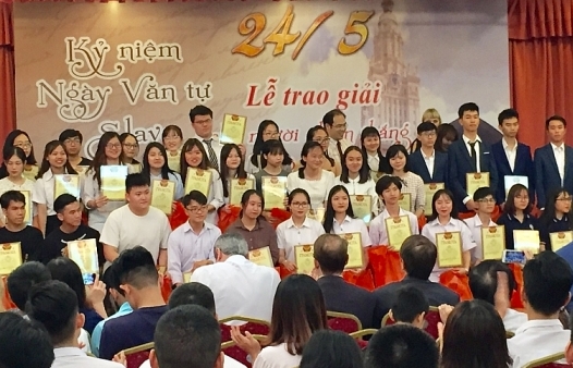 Trung tâm Khoa học và Văn hóa Nga trao giải cho 200 học sinh chiến thắng Olympic 2019