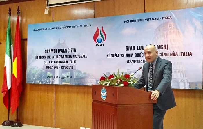 dai su italy su tuong dong da giup hai dat nuoc gan nhau hon