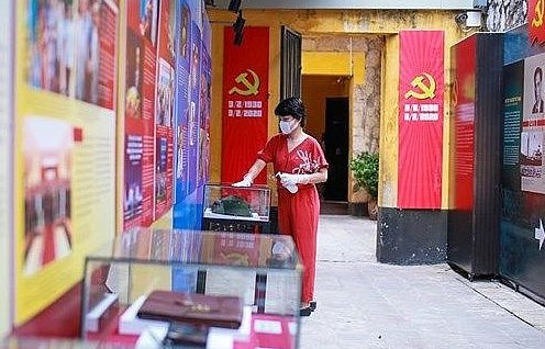 Cục Di sản Văn hóa yêu cầu du khách đeo khẩu trang trước khi vào bảo tàng, di tích