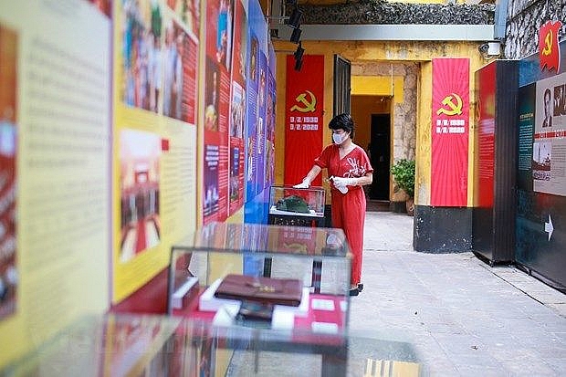 Cục Di sản Văn hóa yêu cầu du khách đeo khẩu trang trước khi vào bảo tàng, di tích cuc di san van hoa de nghi du khach phai deo khau trang truoc khi vao bao tang di tich