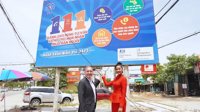 khai truong bien truyen thong cho duong day nong tu van va ho tro nan nhan mua ban nguoi 111