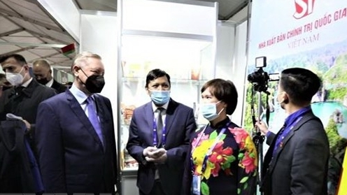 Sách Việt Nam thu hút độc giả tại Triển lãm sách quốc tế St. Petersburg