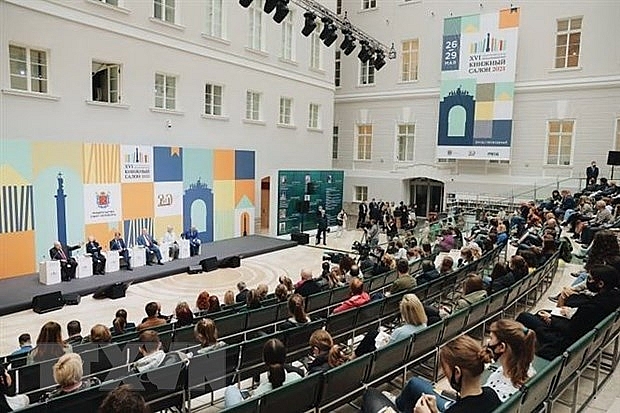 Sách Việt Nam thu hút độc giả tại Triển lãm sách quốc tế St. Petersburg Sách Việt Nam thu hút độc giả tại Triển lãm sách quốc tế St. Petersburg