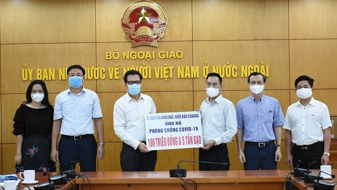 Doanh nhân kiều bào ủng hộ công tác phòng, chống dịch Covid-19