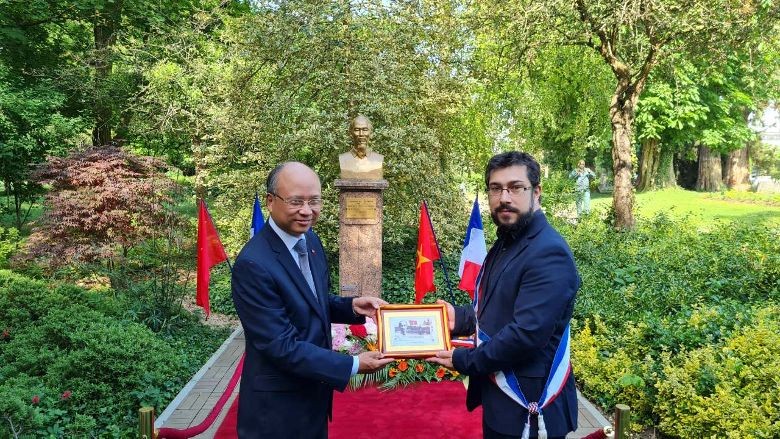 Các hoạt động ý nghĩa kỷ niệm 132 năm ngày sinh Chủ tịch Hồ Chí Minh tại Pháp