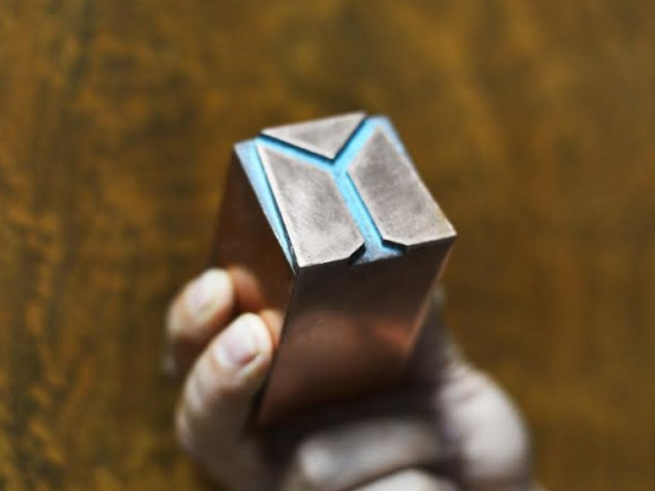 "Chạm” – thế giới của điêu khắc tối giản