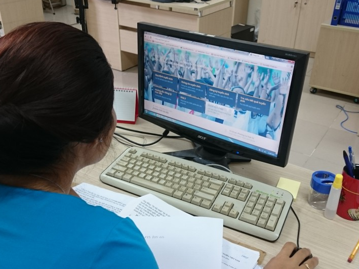 Con vào lớp 1, mẹ lập email