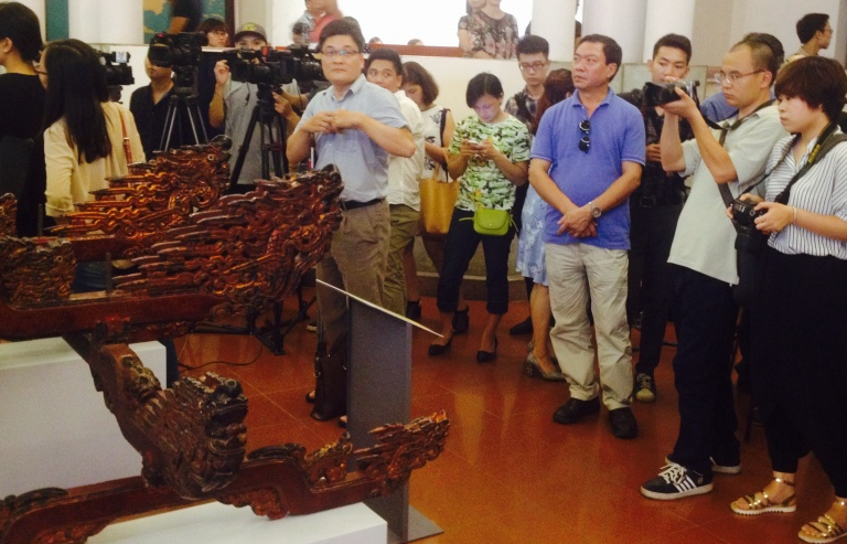 Chiêm ngưỡng hiện vật cổ sơn son thếp vàng