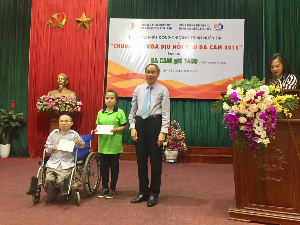 Phát động nhắn tin ủng hộ nạn nhân nhiễm chất độc da cam phat dong nhan tin ung ho nan nhan nhiem chat doc da cam