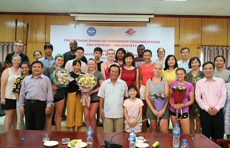 Học sinh Mỹ trải nghiệm thực tế tại Việt Nam