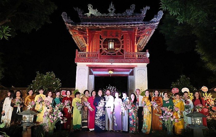 ra mat cau lac bo phu nu voi di san van hoa