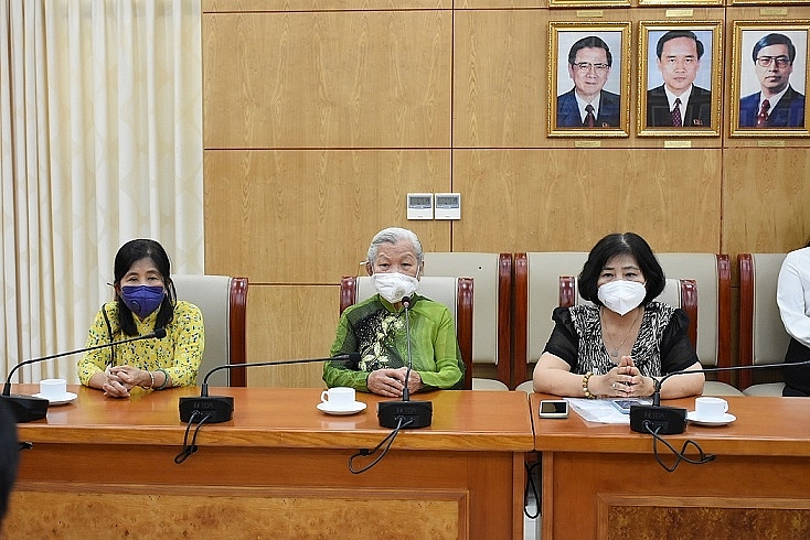 Kiều bào Hungary ủng hộ công tác phòng chống dịch Covid-19 ở quê nhà Kiều bào Hungary ủng hộ công tác phòng chống dịch Covid-19 ở quê nhà