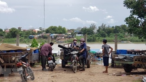Người gốc Việt tại Campuchia nghiêm chỉnh chấp hành di dời nhà nổi tại sông Phnom Penh