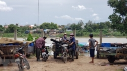 Người gốc Việt tại Campuchia nghiêm chỉnh chấp hành di dời nhà nổi tại sông Phnom Penh