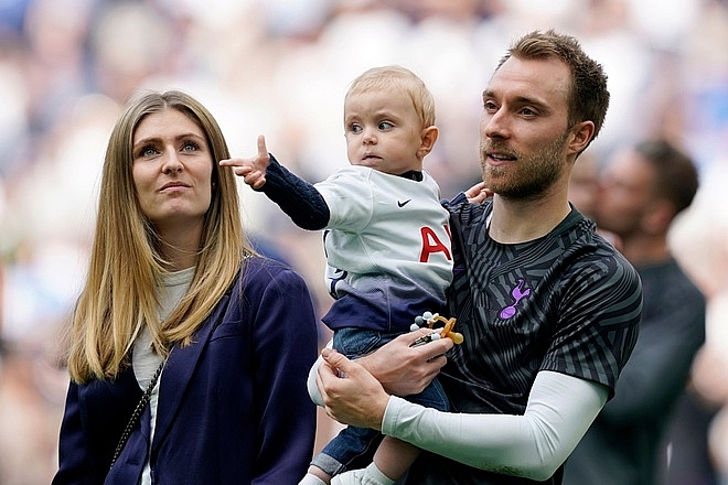 Tiền vệ Christian Eriksen và mối tình bền bỉ với cô nàng làm nghề cắt tóc Tiền vệ Christian Eriksen và mối tình bền bỉ với cô nàng làm nghề cắt tóc