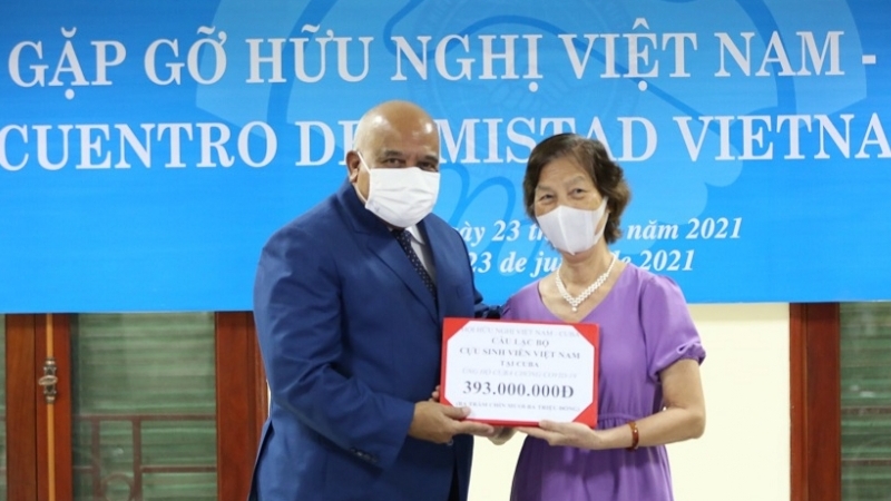 Gặp gỡ hữu nghị bày tỏ tình đoàn kết với nhân dân Cuba