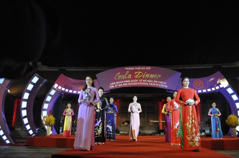 Câu chuyện phát triển công nghiệp văn hóa: Thủ đô Hà Nội làm gì để 'đẻ trứng vàng'? Câu chuyện phát triển công nghiệp văn hóa: Thủ đô Hà Nội làm gì để 'đẻ trứng vàng'?