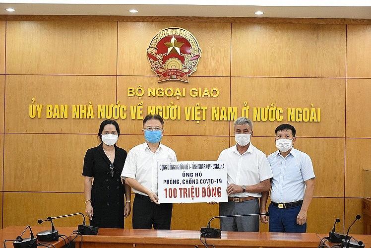 Người Việt tại Kharkov (Ukraine) ủng hộ công tác phòng chống Covid-19 ở quê nhà Người Việt tại Kharkov (Ukraine) ủng hộ công tác phòng chống Covid-19 ở quê nhà